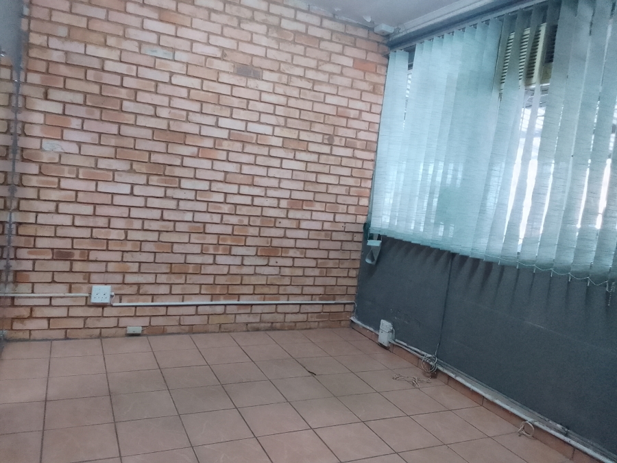 To Let commercial Property for Rent in Oos Einde North West